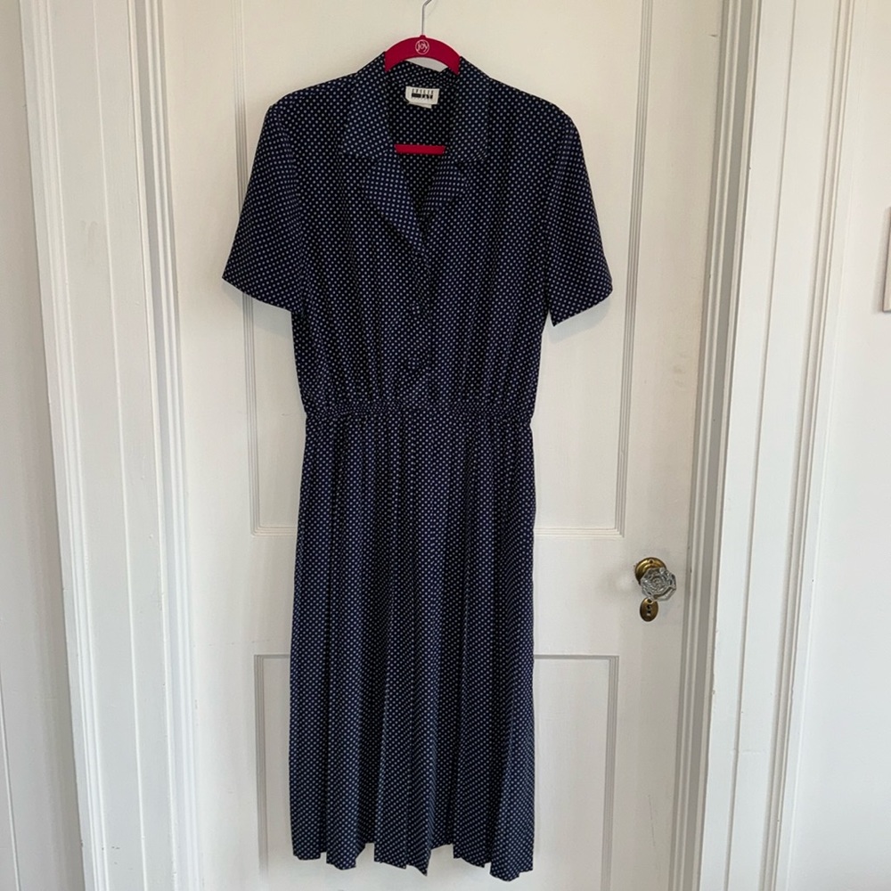 Vintage Leslie Fay button-top dress with elastic waist. 29.5" from waist. SZ 12